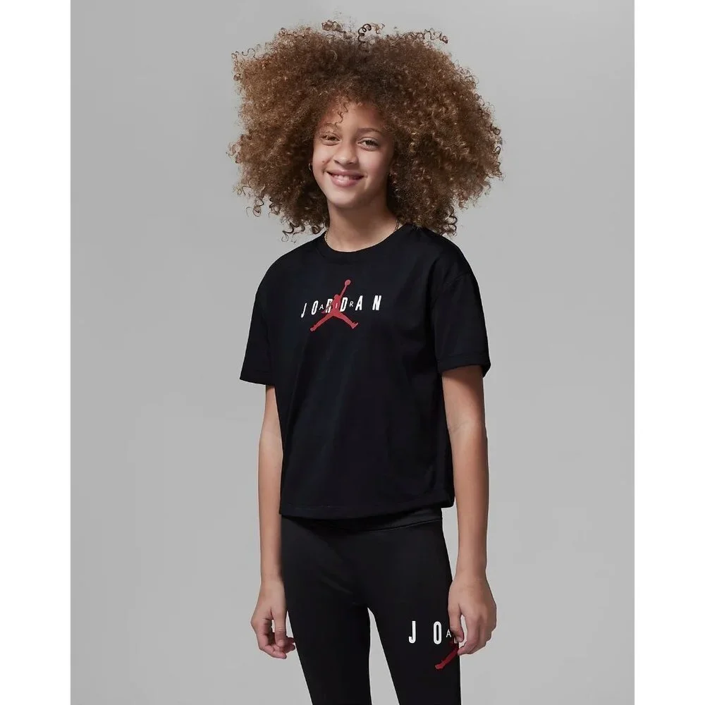 NWT Jordan Big Kids' T-Shirt in‎ Black Size Medium